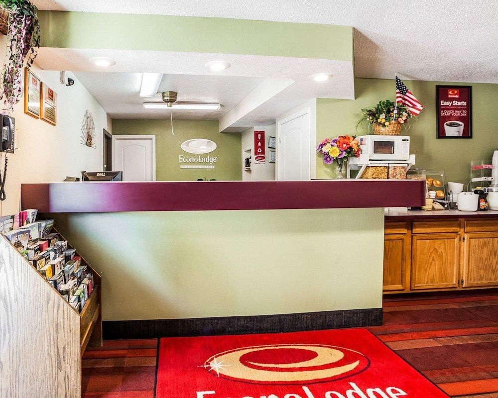 Econo Lodge Urbandale - photo 26