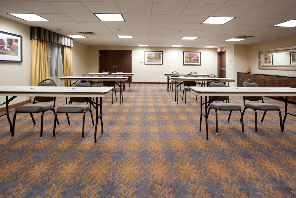 Holiday Inn Express Hotel & Suites LAMAR by IHG - photo 33