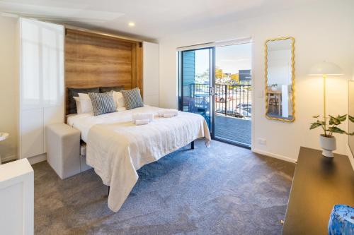 Explore from 8 Wilmer: Upper Level Cozy Studio — 4-Star Luxury Hotel in Christchurch, New Zealand