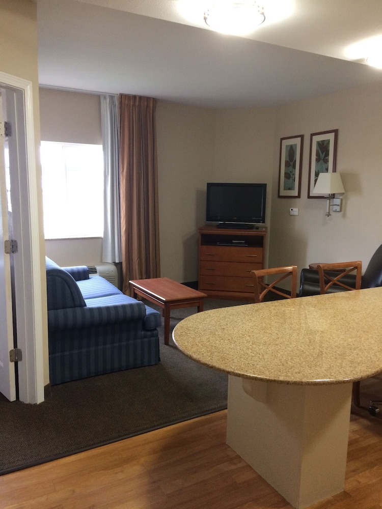 Candlewood Suites Jacksonville by IHG - photo 9