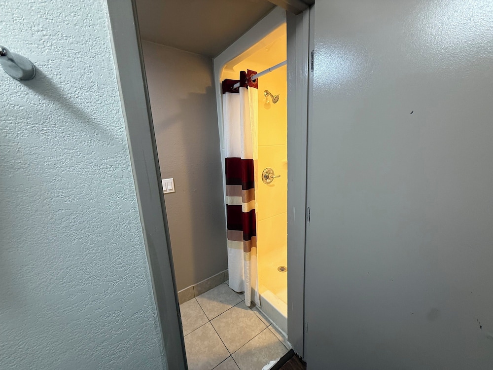 Red Roof Inn Austin Round Rock - photo 9