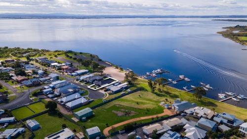 Lake Views Retreat in Paynesville, Australia
