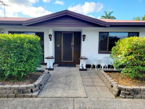 Chill out space close to town — hotel in Westcourt
