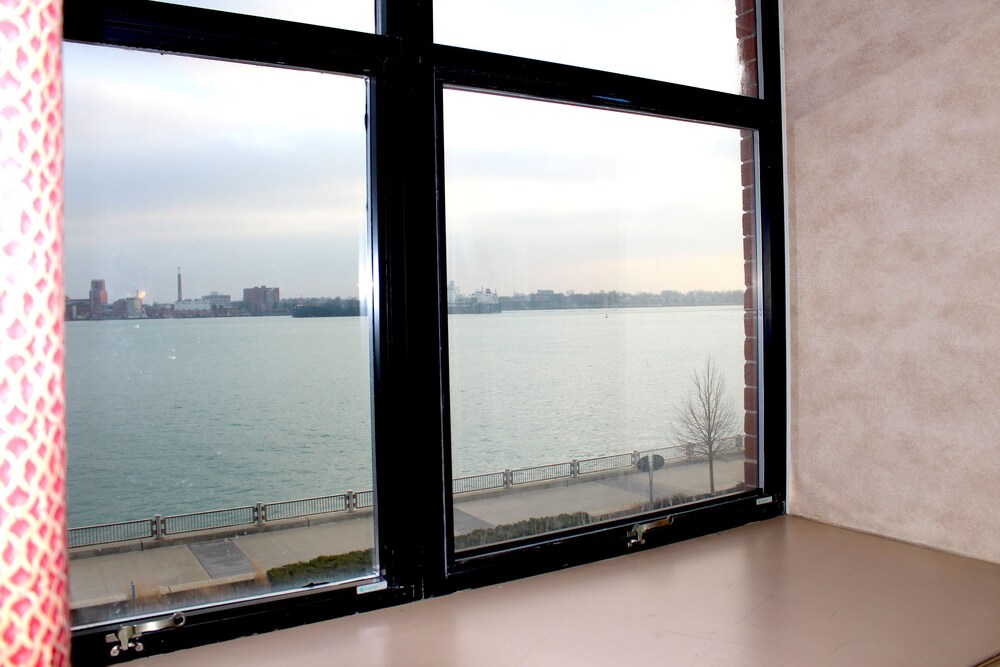 Roberts Riverwalk Urban Resort Hotel - photo 8