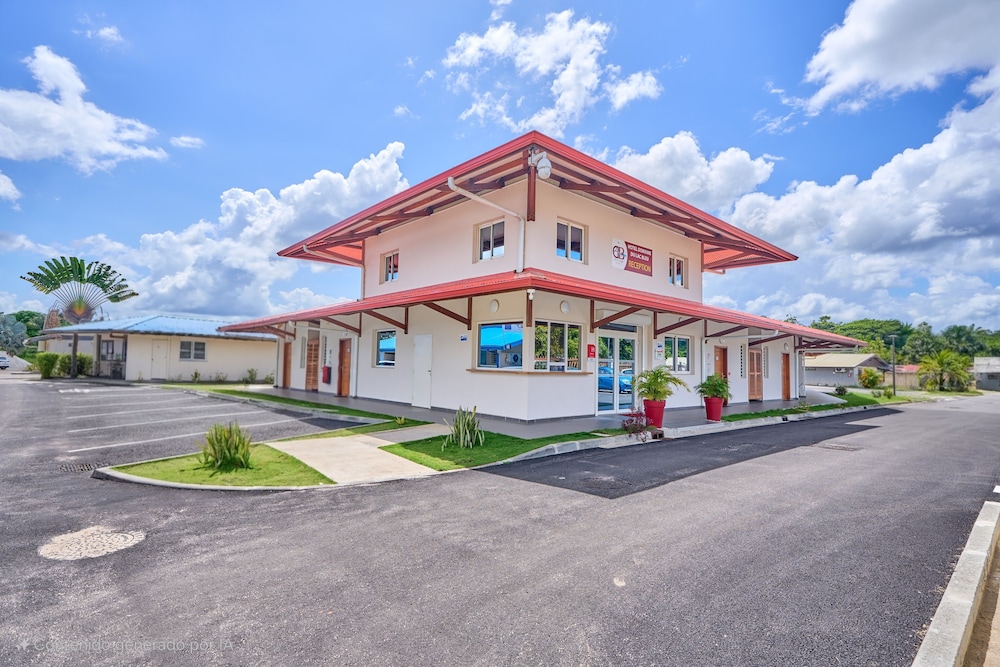 Hôtel Domaine du Lac Bleu in Saint-Laurent-Du-Maroni, French Guiana