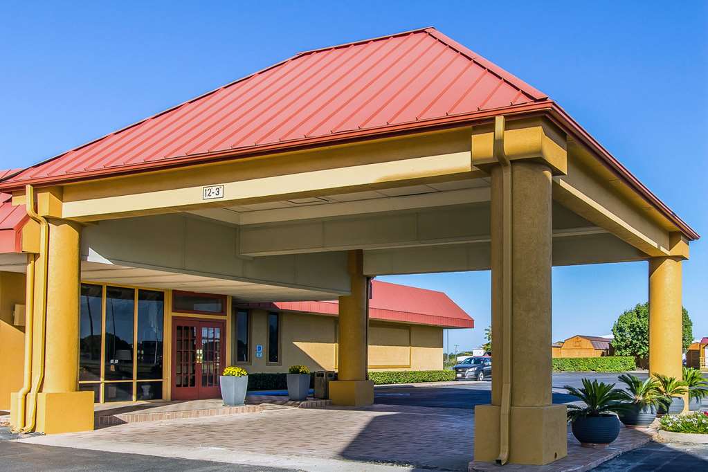 Quality Inn Ada near University - featured photo