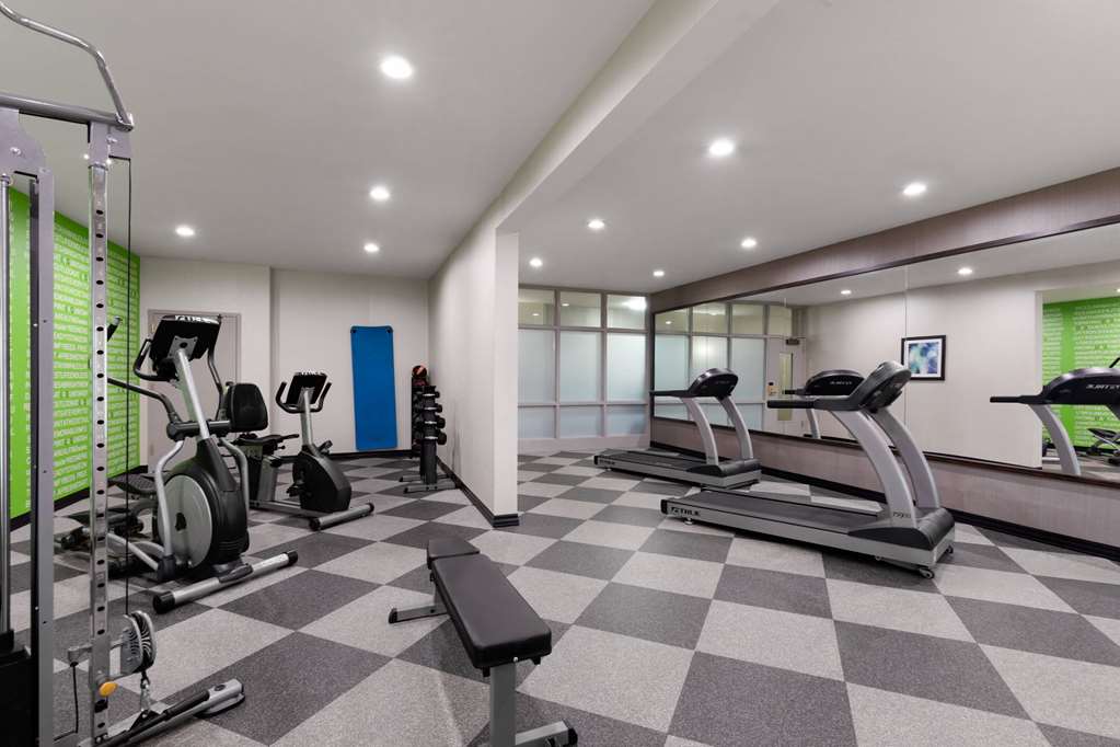 La Quinta Inn & Suites by Wyndham Loudon - photo 20