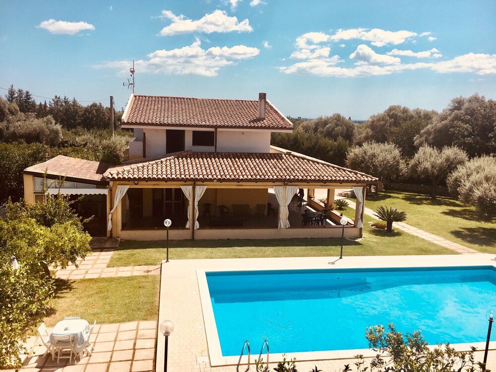Villa With 3 Bedrooms in Floridia With Wonderful Mountain View Private Pool Enclosed Garden 20 km From the Beach — 4-Star Luxury Hotel in Floridia, Italy