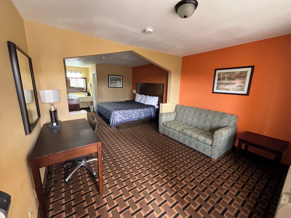 Executive Inn & Suites - photo 12
