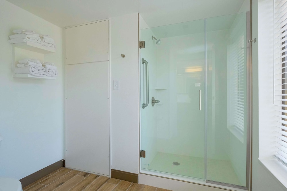 Hampton Inn Edenton - photo 57