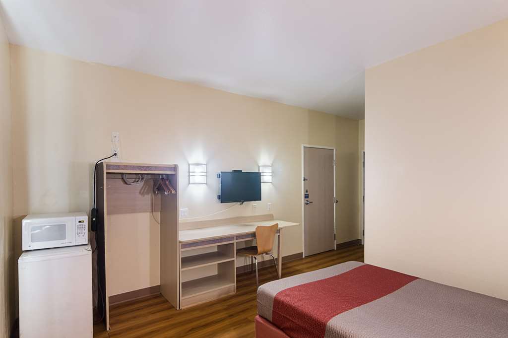 Motel 6 Terrell TX - photo 17