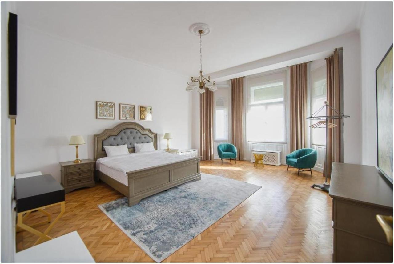 ROYAL Experience at Stern Palace Ultracentral și comfortabil in Oradea, Romania