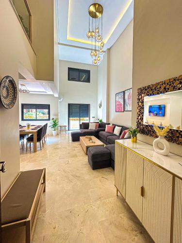 Menara Prestige Duplex 4BR with Pool Access — 4-Star Luxury Hotel in Marrakesh, Morocco