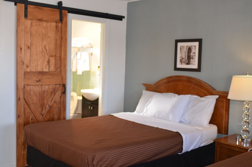 The Oak Motel - photo 8