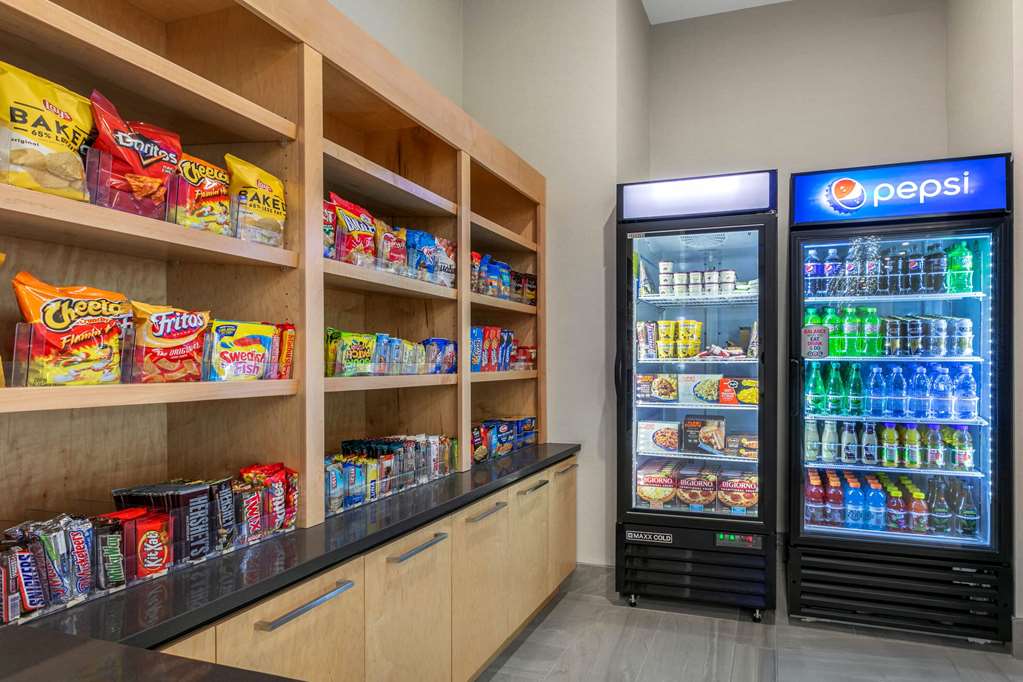 La Quinta Inn & Suites by Wyndham Lewisville - photo 56