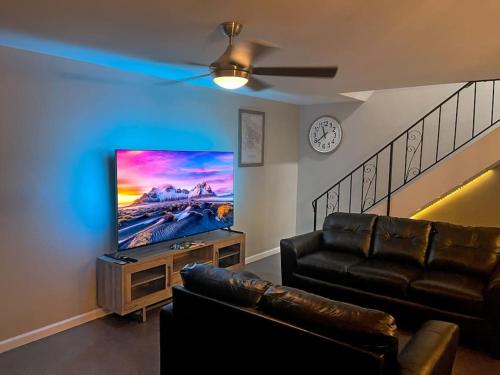 Cheerful & Relaxing 5 Location Pool Parking in Tucson, United States