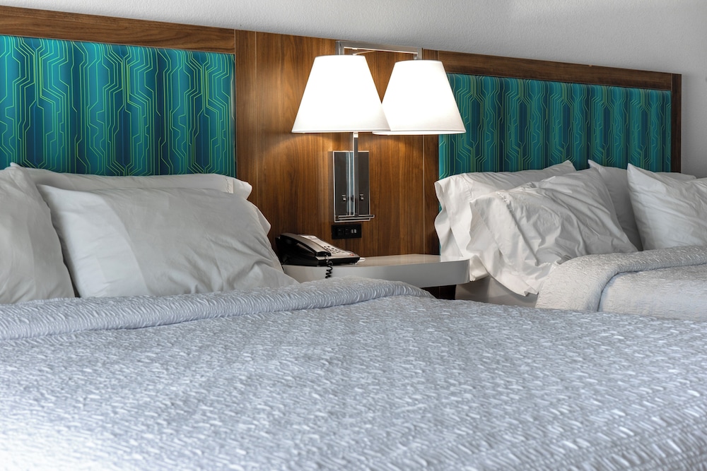 Hampton Inn Elkhorn Lake Geneva Area - photo 8