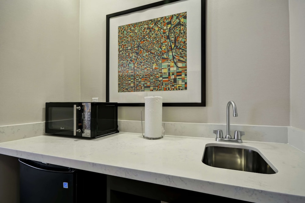 Hampton Inn & Suites Los Angeles Burbank Airport - photo 25