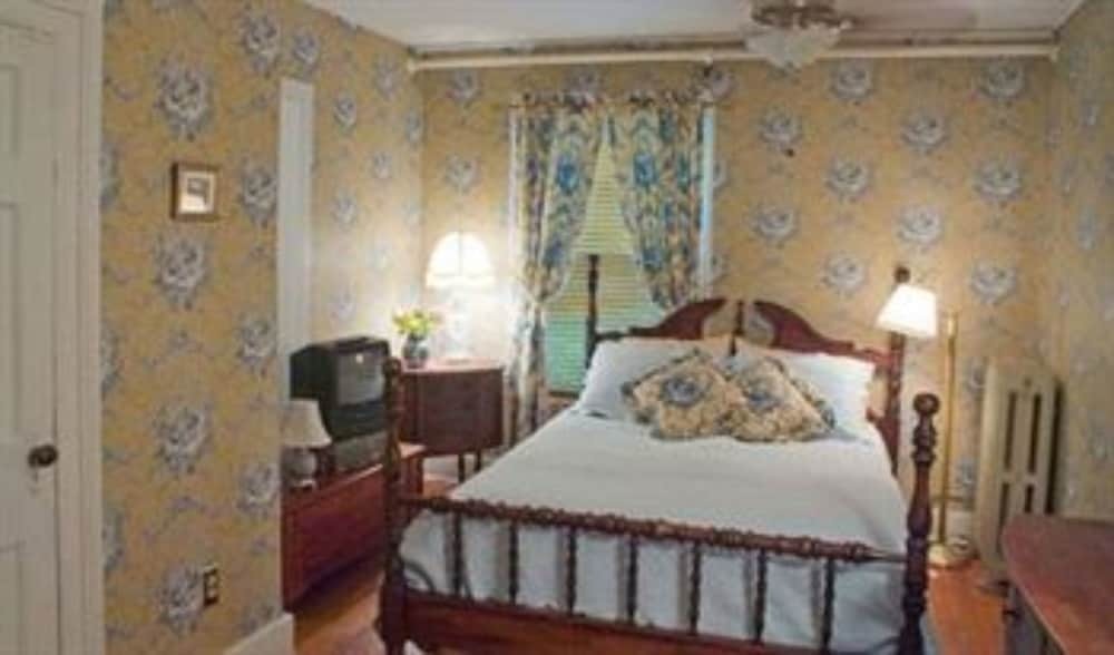 The Red Hook Country Inn - photo 26