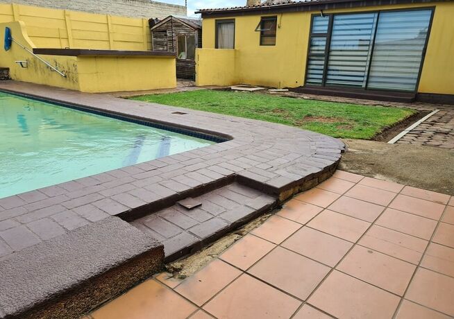 Khahiligi Investment Properties Guest in Roodepoort, South Africa