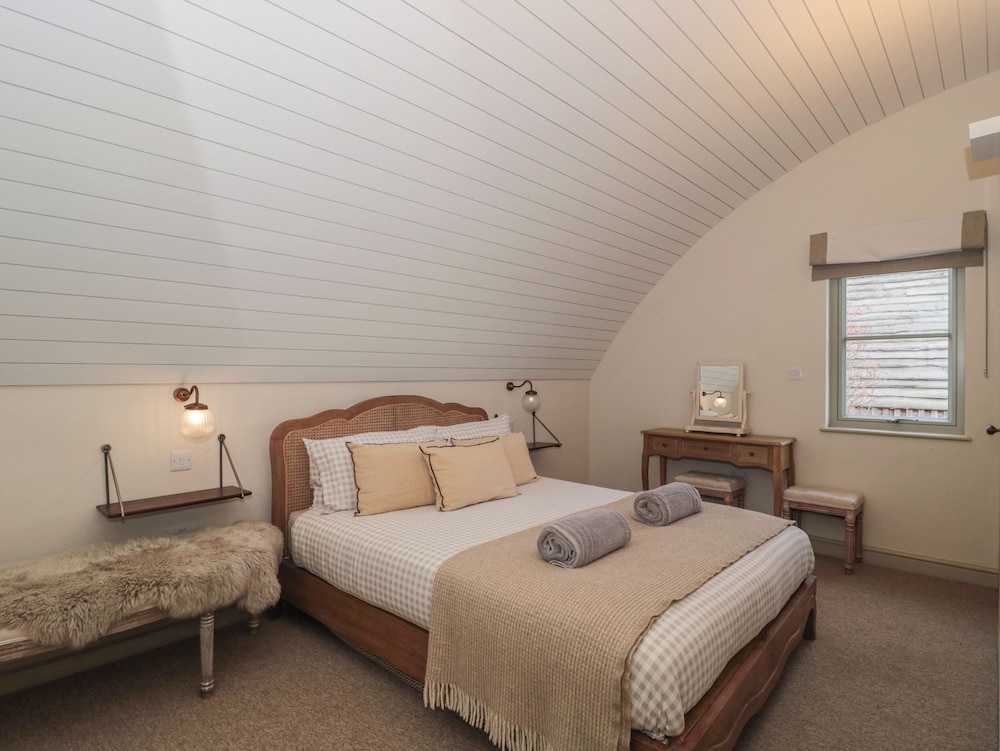 Dutch 1 - carbon neutral hotel in Lechlade