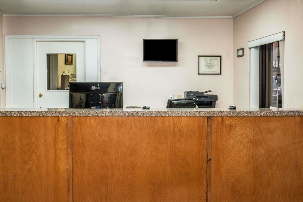 Super 8 by Wyndham San Marcos - photo 3