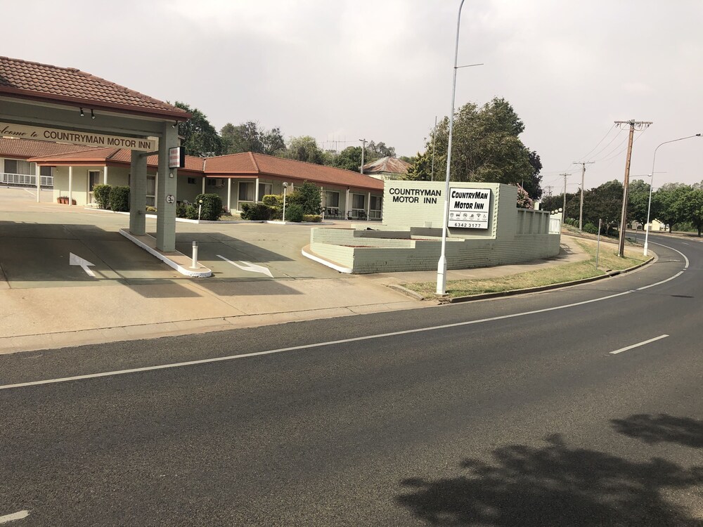 Country Comfort Cowra Countryman Motor Inn — Cowra