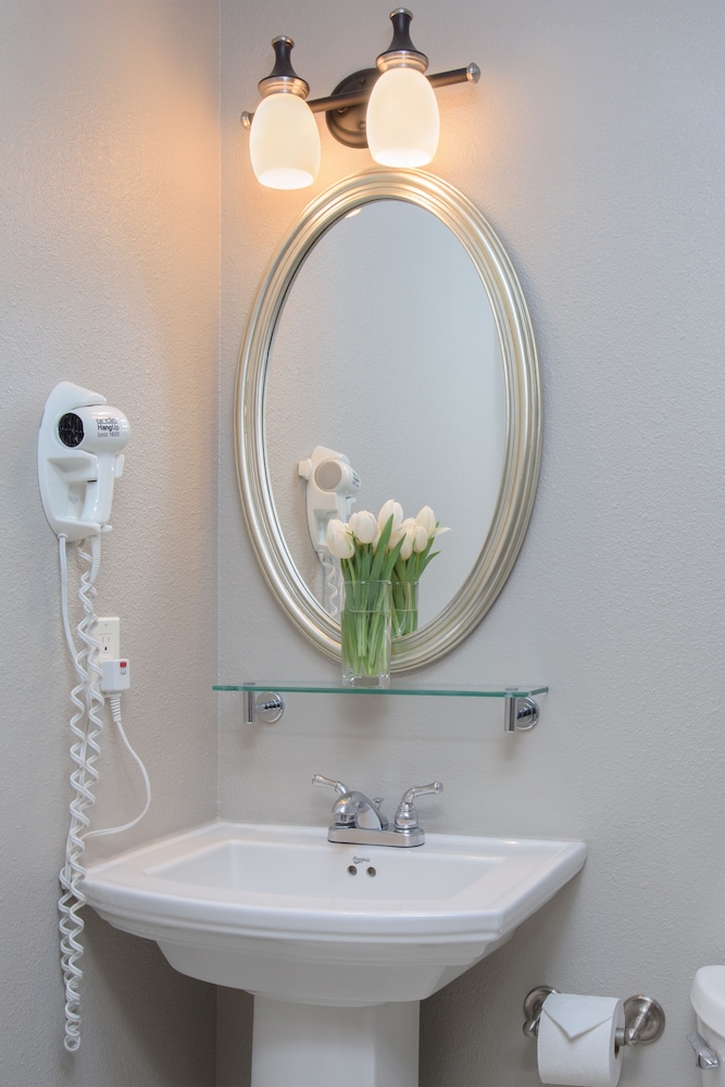 The Belltown Inn - photo 44