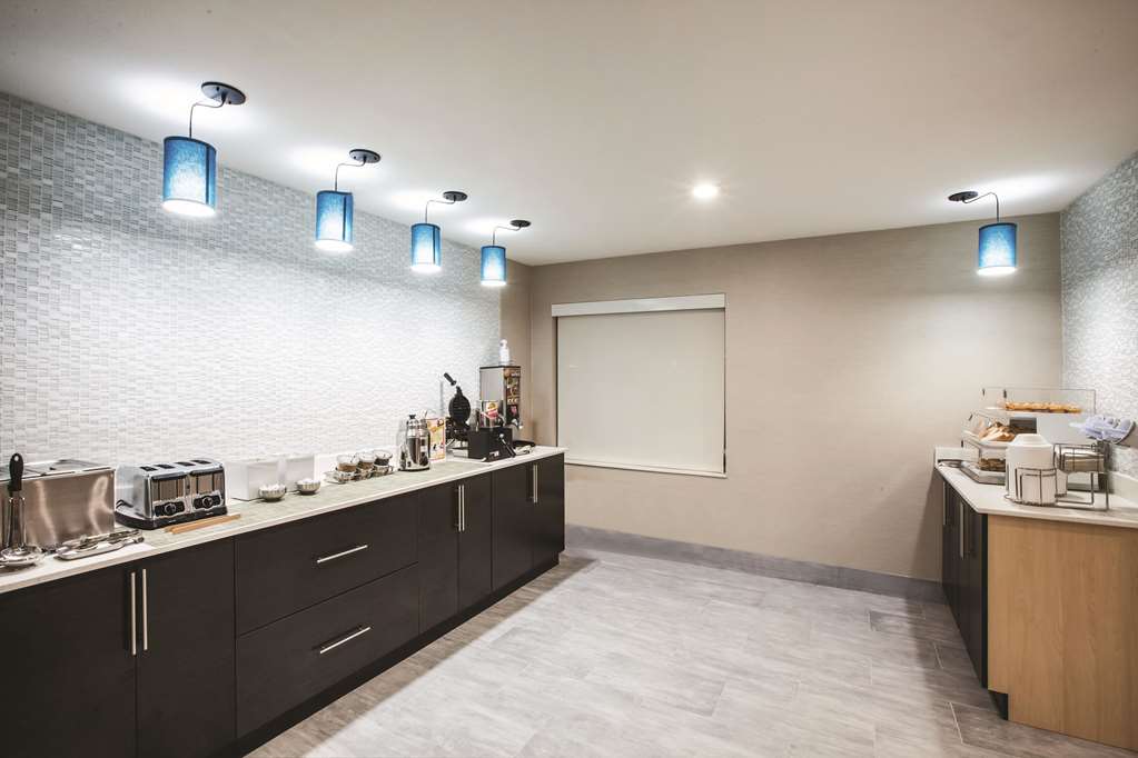 La Quinta Inn & Suites by Wyndham Walker Denham Springs - photo 34