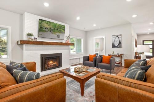 The George at 702 1 Mile to DT Springdale in Springdale, United States