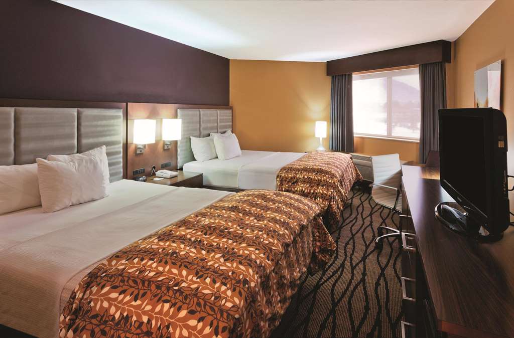 La Quinta Inn & Suites by Wyndham Butte - photo 18