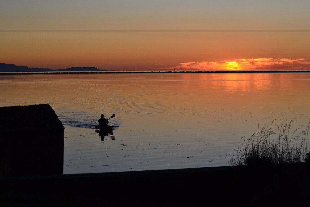 Juan de Fuca Waterfront Hotel & Cottages - photo 22
