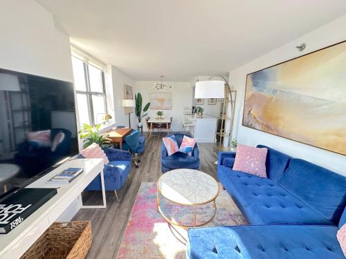 Luxury 2BR Elevator Gym Laundry 10 Min to NYC — 4-Star Luxury Hotel in Hoboken, United States