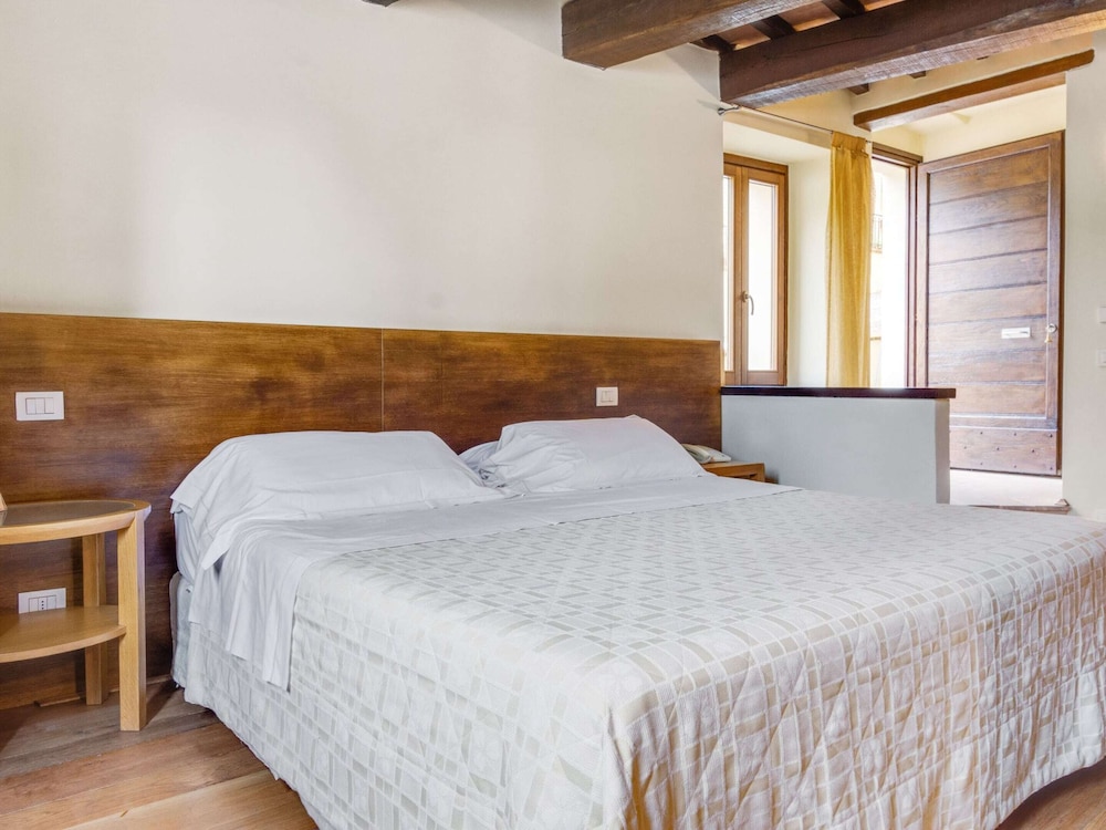 Apartment in a Resort With Swimming Pool — Foligno — photo 5