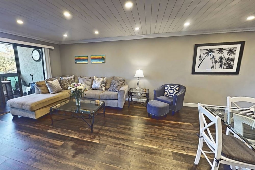 Harbor Towers 2nd Fl Renovated Suite - photo 9
