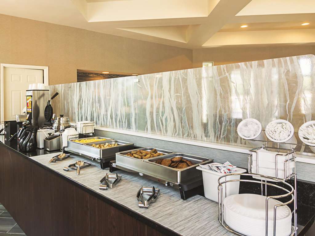 La Quinta Inn & Suites by Wyndham Oklahoma City NW Expwy - photo 51