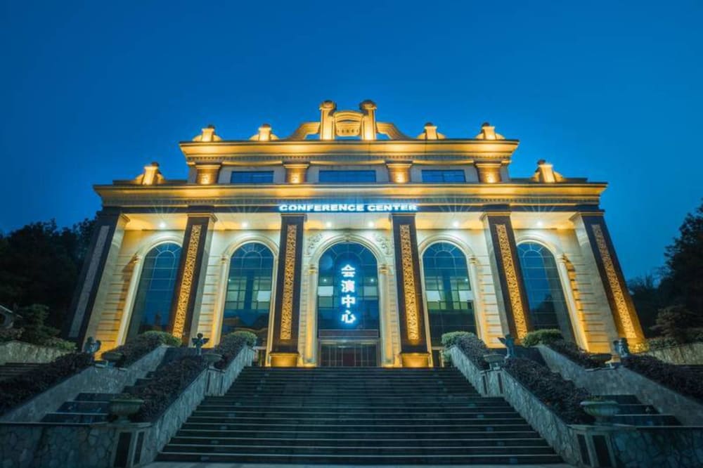 Clarion Resort Leishan Hot Spring Resort in Daye, People's Republic of China