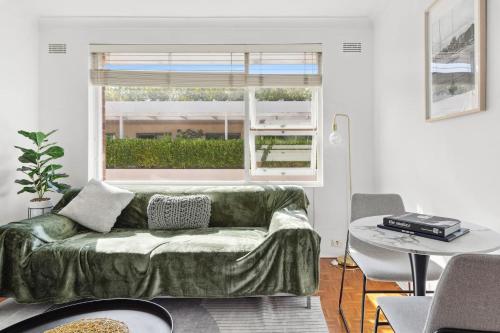 The Sunlit Fern Minutes from Dining & Coastline — 4-Star Luxury Hotel in Sydney, Australia