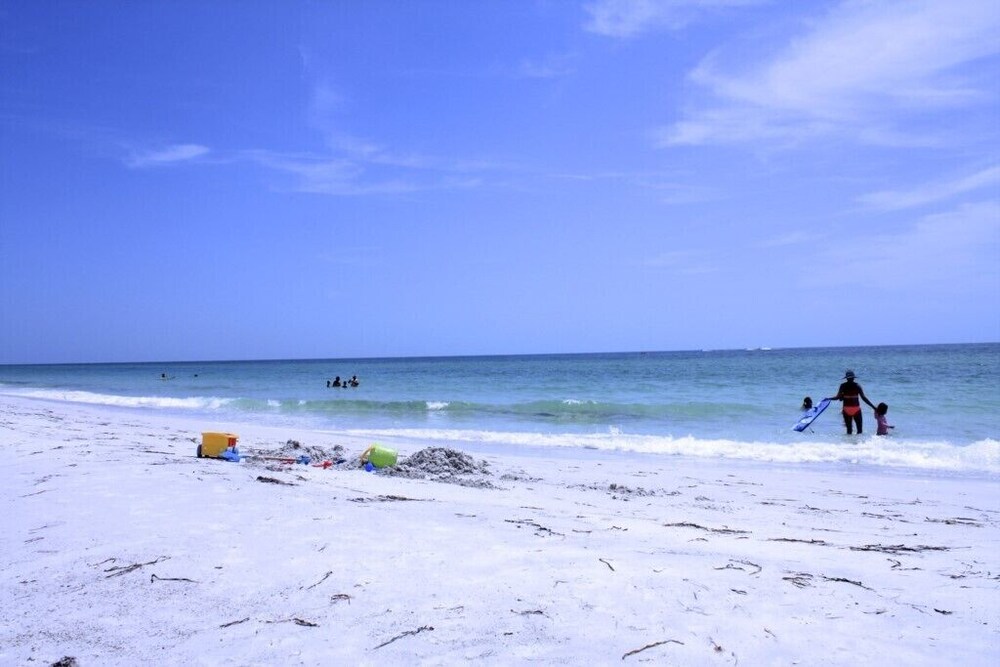 The Anna Maria Island Beach Paradise 5 - photo 15
