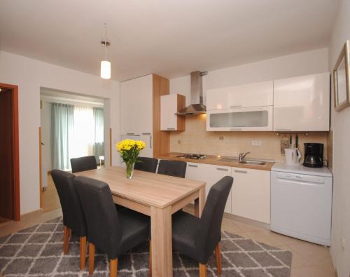 Apartment Tina — 4-Star Luxury Hotel in Podstrana, Croatia