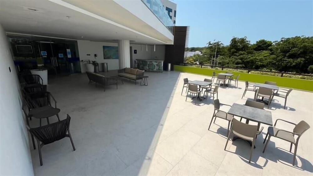 Poolside bar