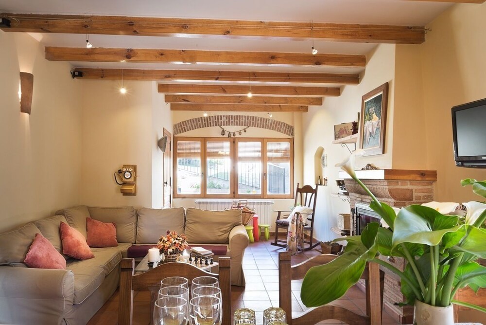 Casa Rural Miel y Romero — 4-Star Luxury Hotel in Sevilleja De La Jara, Spain