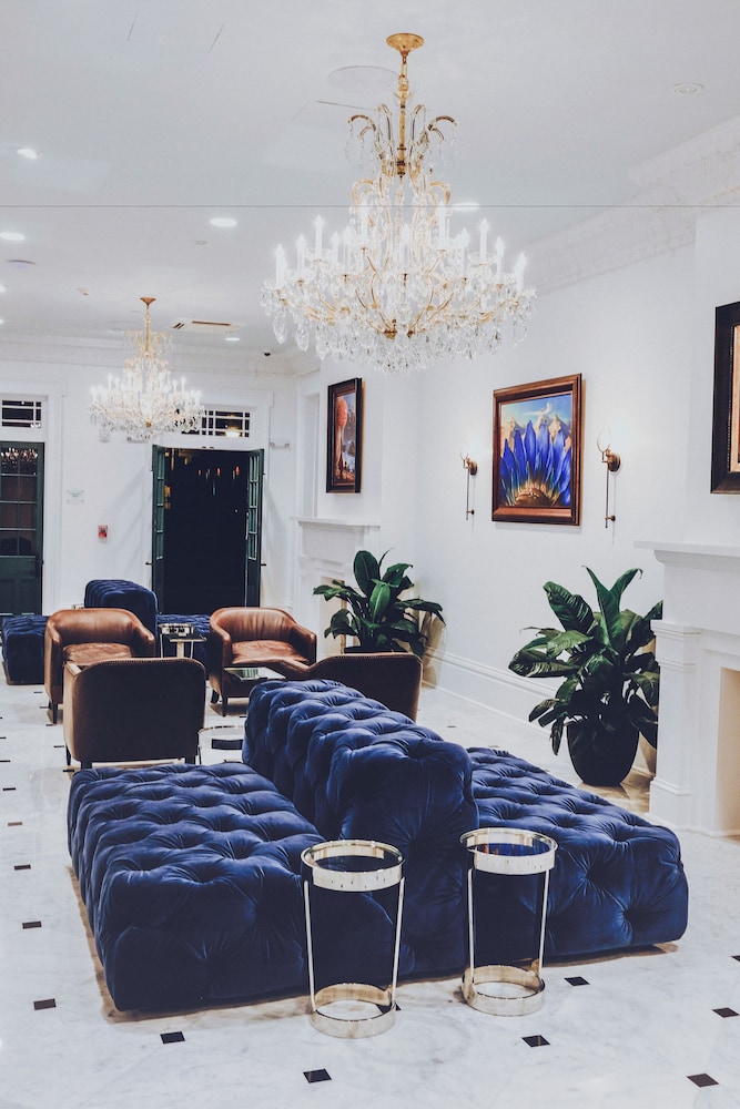 Royal Frenchmen Hotel and Bar - photo 2