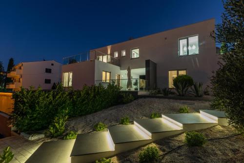 Casa Vita Apartments — 4-Star Luxury Hotel in Slatine, Croatia