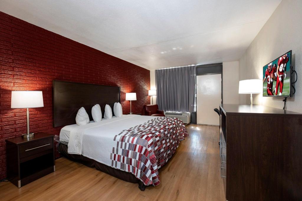 Red Roof Inn West Point - photo 6