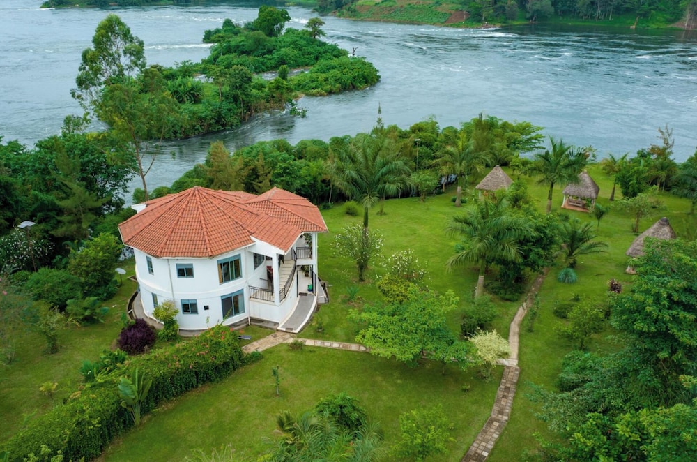 2 Bed Villa Sleeps 6 River Views Garden Wifi — 4-Star Luxury Hotel in Jinja, Republic of Uganda