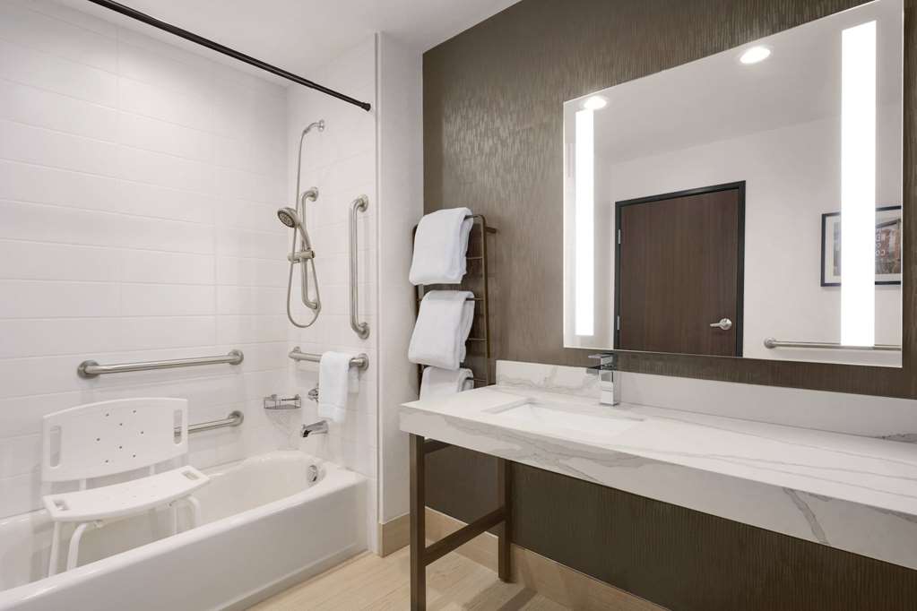 La Quinta Inn & Suites by Wyndham Denver Parker - photo 20