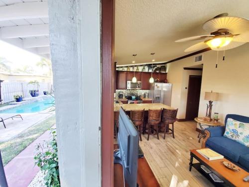 Hawaiian Cottage Heated Pool Walk to the Beach — 4-Star Luxury Hotel in Cocoa Beach, United States