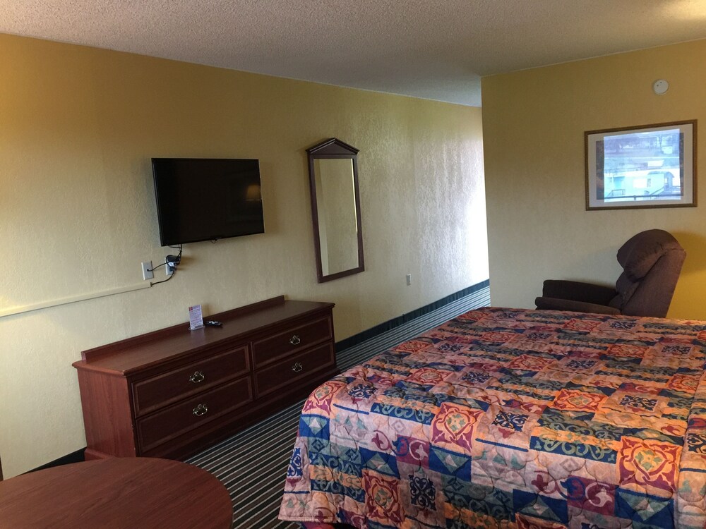 Family Budget Inn - photo 11