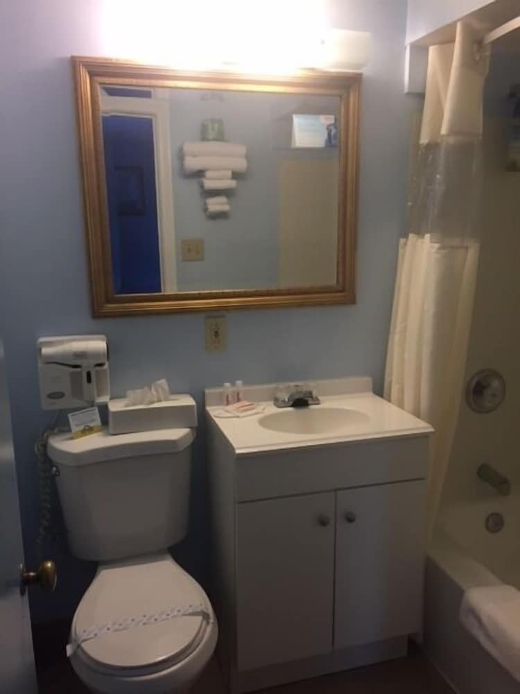 Days Inn by Wyndham Cleveland Lakewood - photo 17